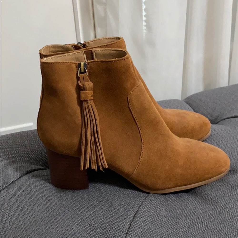 Like new Tahari leather Josie boots